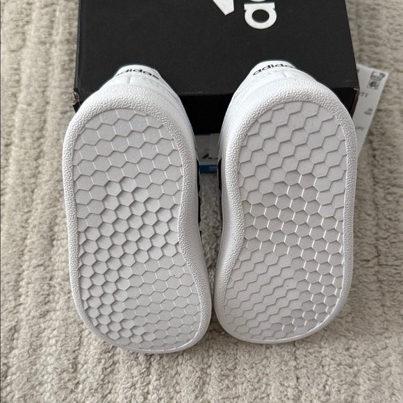 Adidas Kids' Sneakers in White and Black - Picture 5 of 5